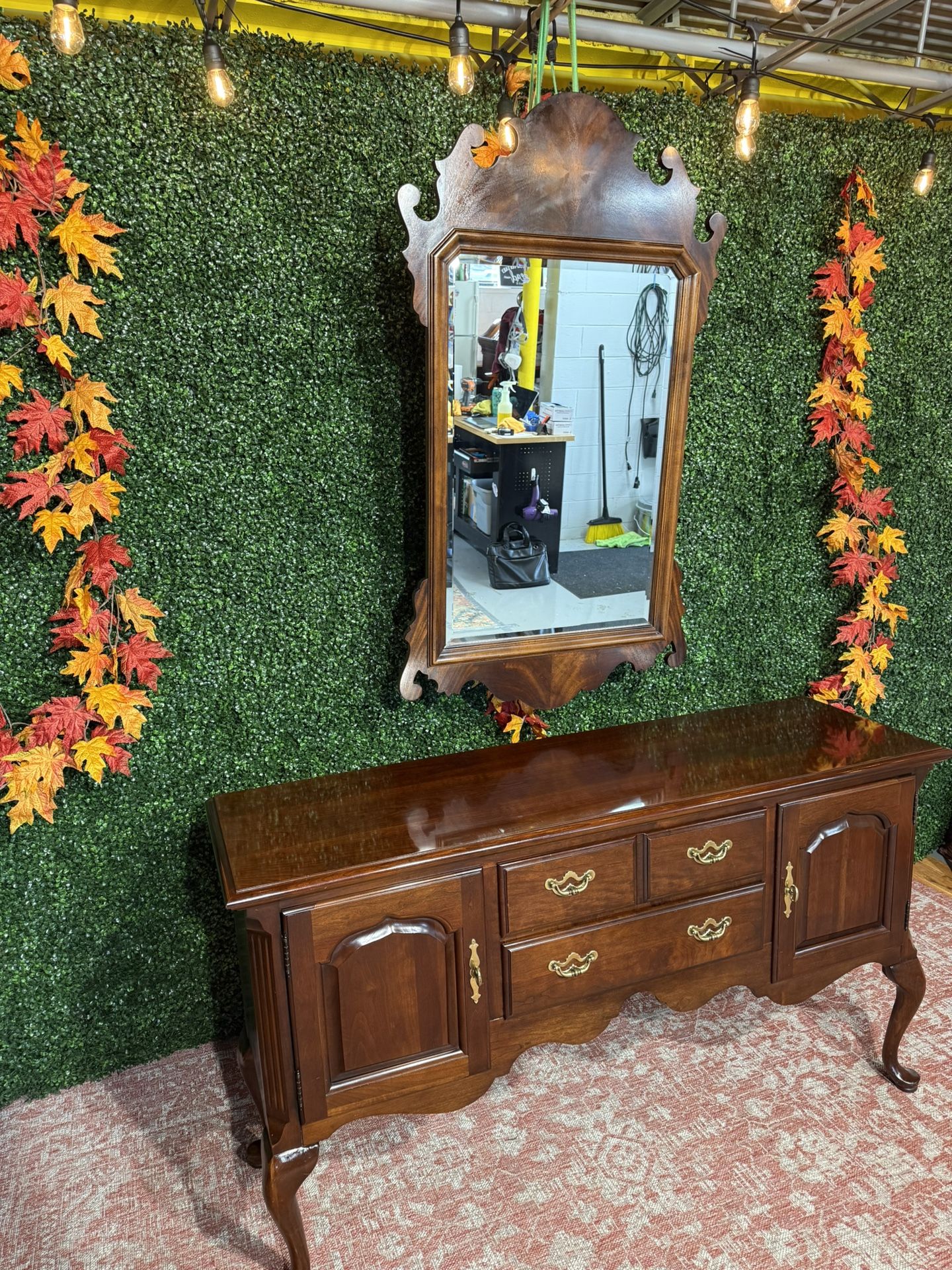 Thomasville Buffet Table - Free Delivery - Mirror