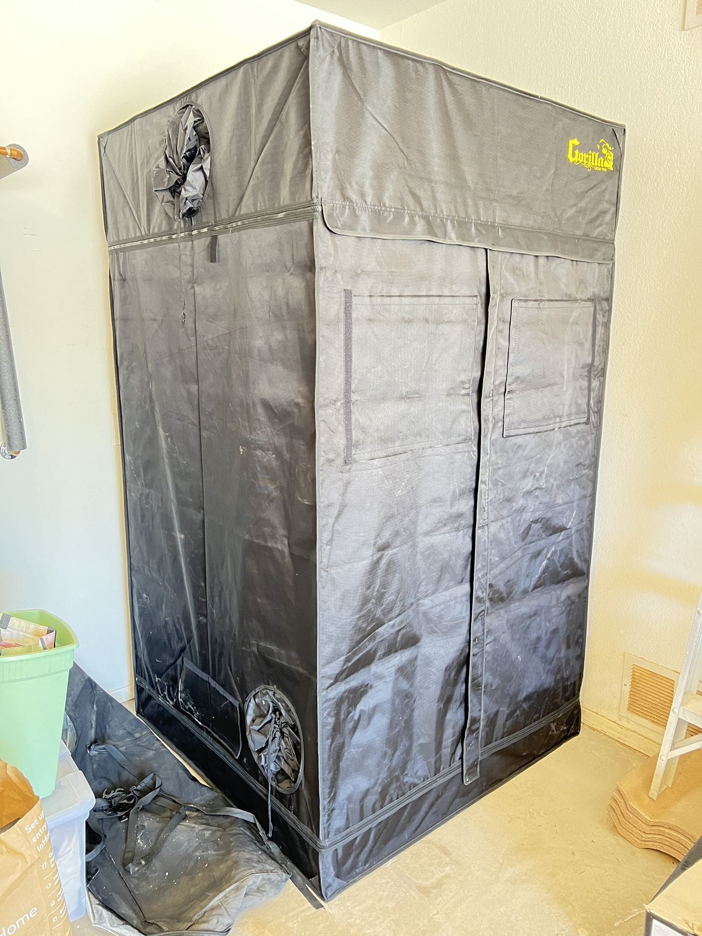 Gorilla Grow Tent 4x 4