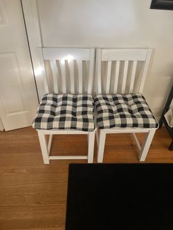 Chairs with cushions black and white
