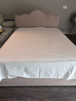Full bed including mattress
