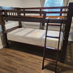 Twin Bunk Beds with 2 Twin Mattresses 