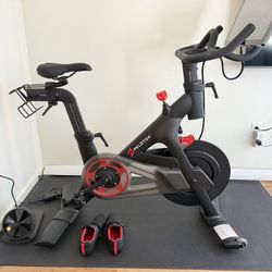 Rarely Used Peloton Bike 