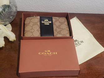 New. COACH Corner Zip Wristlet, Signature Smooth Leather Canvas