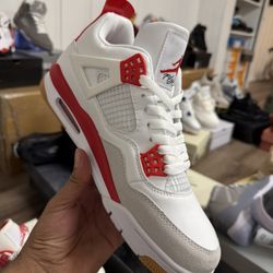 Jordan 4 Size 9.5 Man’s 