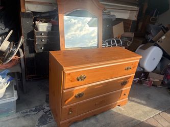 Drawers with mirror