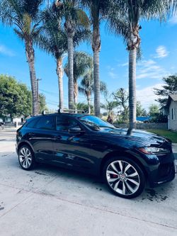 2017 jaguar F pace sport