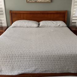 Solid Cherry Wood King Bedroom Set – Bassett Furniture