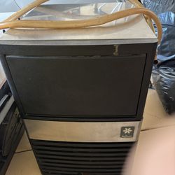 Manitowoc Under counter Ice Maker