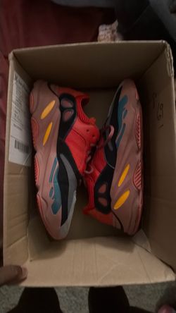 YEEZY 700 Hi-Res