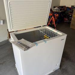 Midea Chest Freezer 7.0 cu ft – New / Never Used 