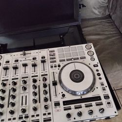 Dj equipment