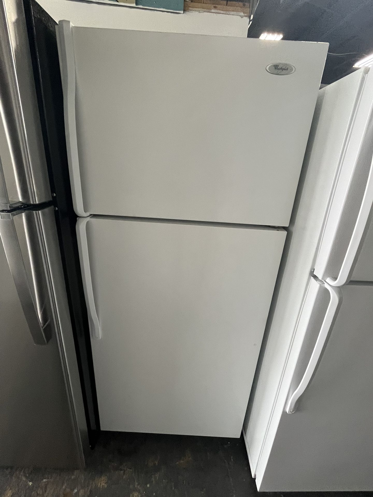 Refrigerator Whirlpool 28”