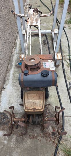 Free rototiller, gas power
