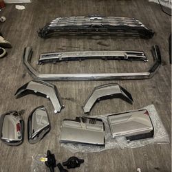 Toyota tundra mirror grille and plastics 2022 to 2024