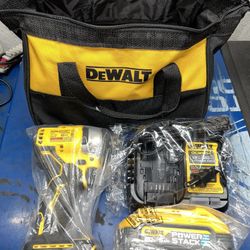 Dewalt ATOMIC 20V MAX Cordless Brushless Compact 1/4 in. Impact Driver with 5Ah Power Stack Battery Fast Charger Bag Kit