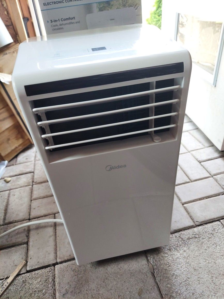 Midea 5000-BTU Portable Air Conditioner