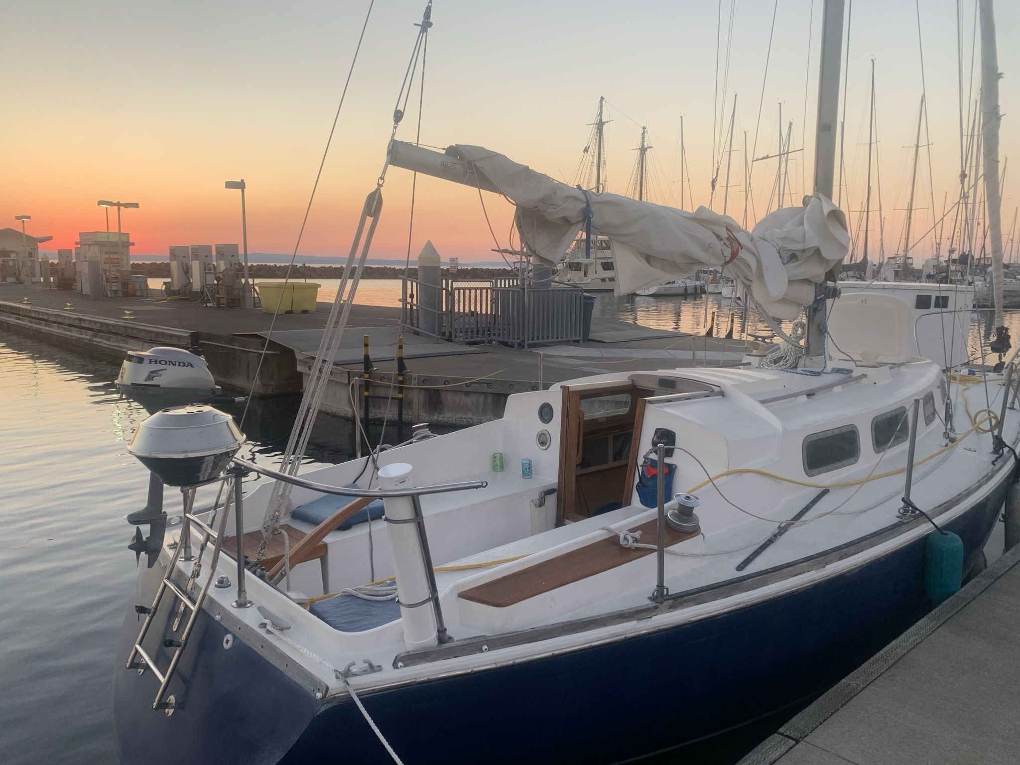 Tartan 30 Sailboat