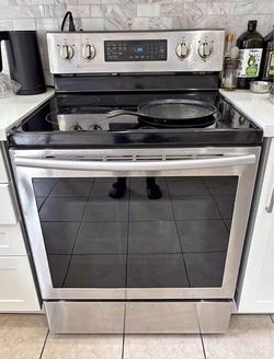 Stainless Steel Electric Range with Glass Cooktop