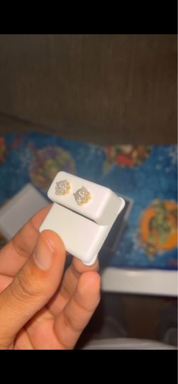 Diamond earrings with gold