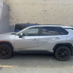 Toyota raw 4 hybrid awd 2022