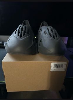 Yeezy Foam Runner size 10