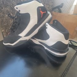 Jordan Aura MAX Size 13 