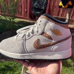 Air Jordan 1 Mid SE 'Brown Elephant' Sneakers