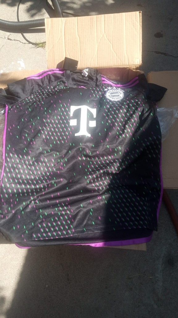 Soccer Uniforms 21 Total