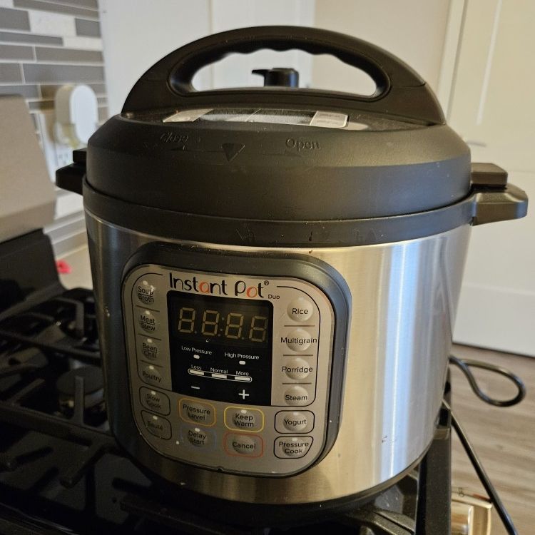 Instant Pot Multi-Cooker 9 in 1 for Sale in Queens, NY - OfferUp