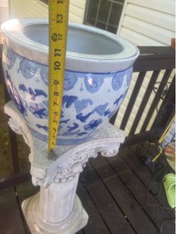 Large blue and white Chinese plants pot