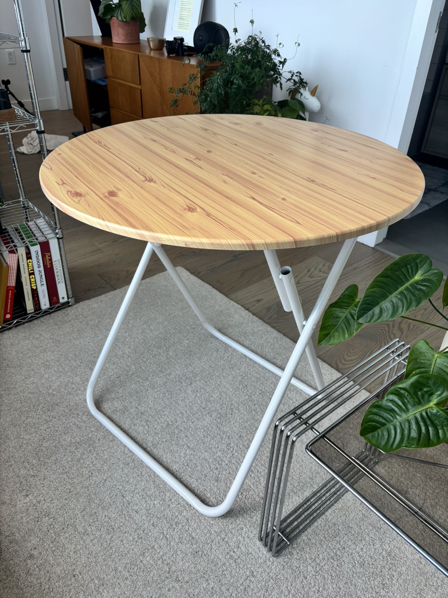 Round Foldable Table