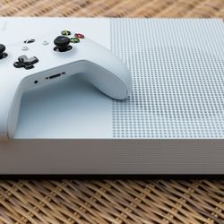 XBOX ONE S 1tb