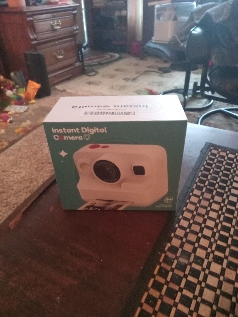 Instant Digital Camera