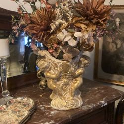 Artificial  flowers im angel vase