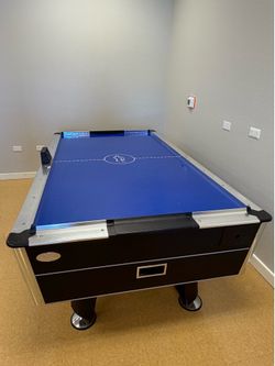 Air hockey table