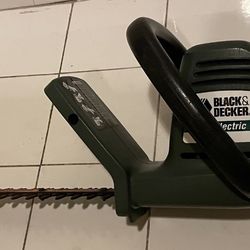 Black + Decker Hedge Trimmer, 18 Inch, Corded