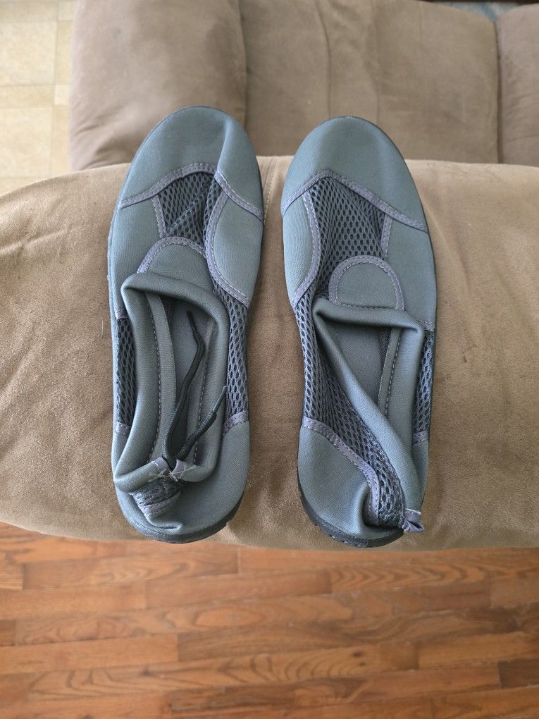 Water Shoes (Size 11)