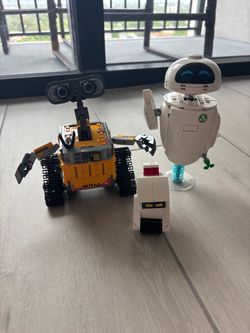 LEGO WALL-E and EVE Robot Figure Set - fully assembled