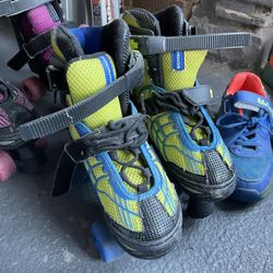 Adjustable size kids roller skates 