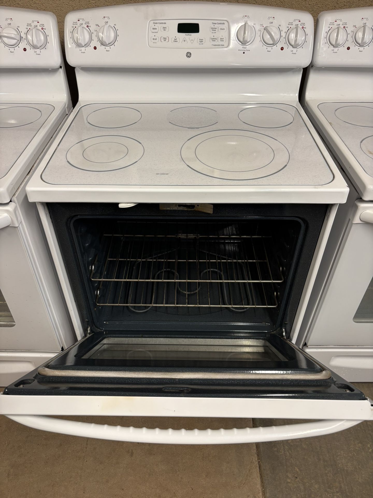 2 Electric Stoves