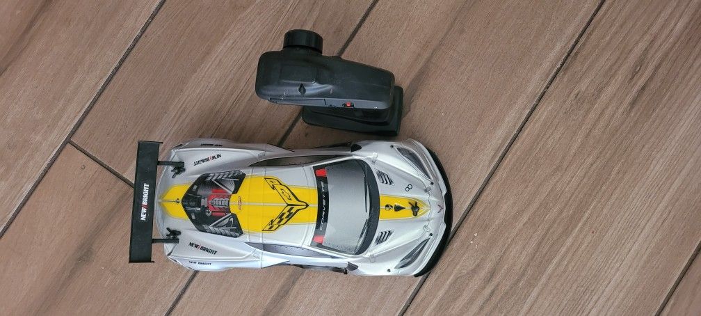 New Bright 1:14 R/C Forza Corvette C8r 2-pc. Car