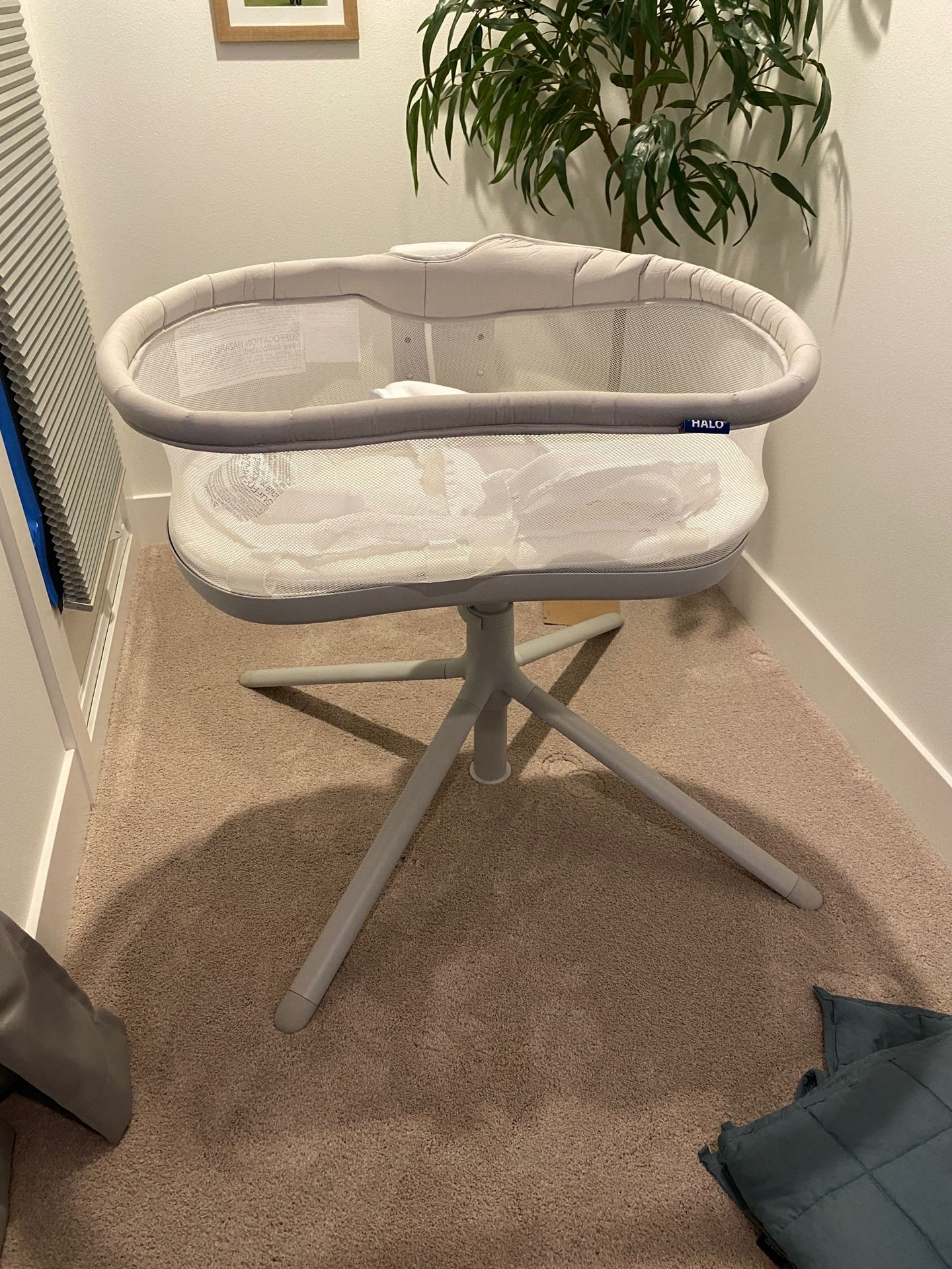 Halo BassiNest swivel sleeper