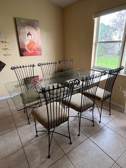 Glass dining table of (6)