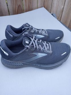 Brooks Adrenaline GTS 22. Men's Size 11.5
