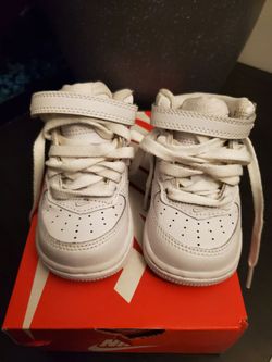 Nike Force 1 Mid