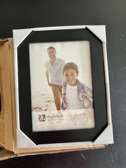 Set of 4 Brand New 5x7 Beautiful Black Picture Frames – Elegant & Timeless (With Glass)