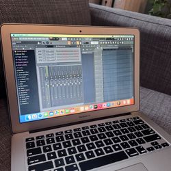 13  INCH MACBOOK AIR. I7 LOADED  WITH 30  DAY WARRANTY DELIVERY AVAILABLE 