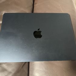 Apple MacBook Air 13-inch 2024 M3 / 8GB RAM / 256GB SSD 