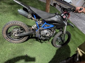 Apollo 125cc dirt bike