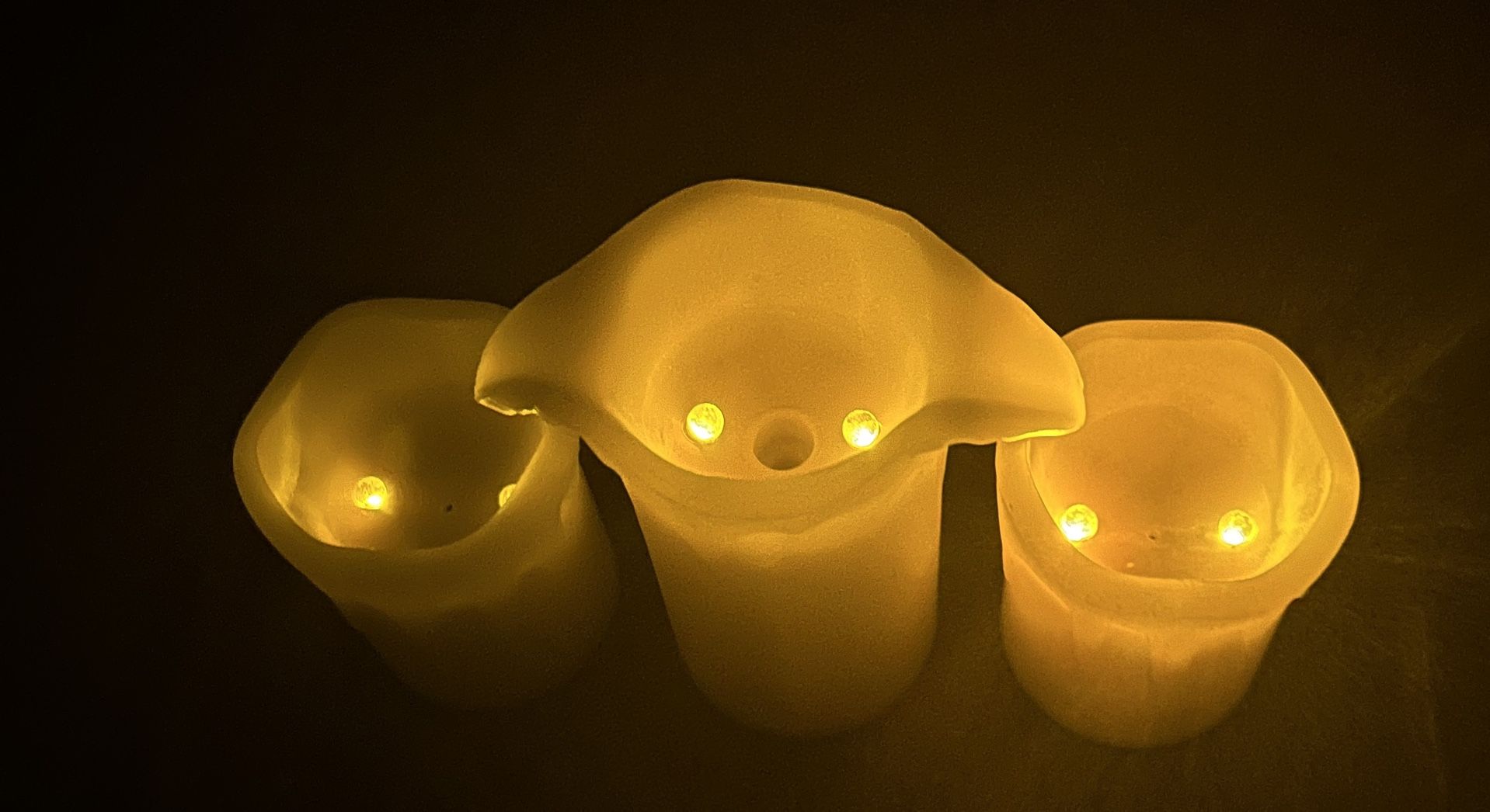 Small Candles Lights Up